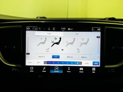 Used 2024 Chrysler Pacifica Touring-L FWD image 34