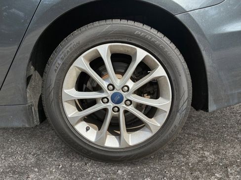 Used 2020 Ford Fusion SE FWD image 8