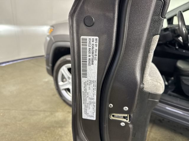 Used 2023 Jeep Compass Latitude w/ Sun and Sound Group AWD/4WD image 37