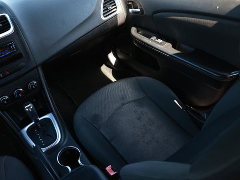Used 2014 Dodge Avenger SE FWD image 22