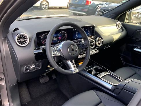 Used 2025 Mercedes-Benz GLA 250 4MATIC image 10