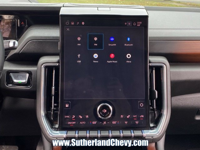 Used 2025 GMC Yukon Denali AWD/4WD image 32