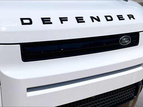 Certified 2025 Land Rover Defender 130 X-Dynamic SE AWD/4WD image 29