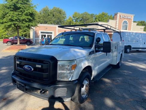 Used 2011 Ford F350 XL image 1
