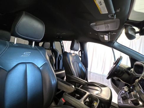 Used 2022 Chrysler Pacifica Touring-L w/ S Appearance Package FWD image 19