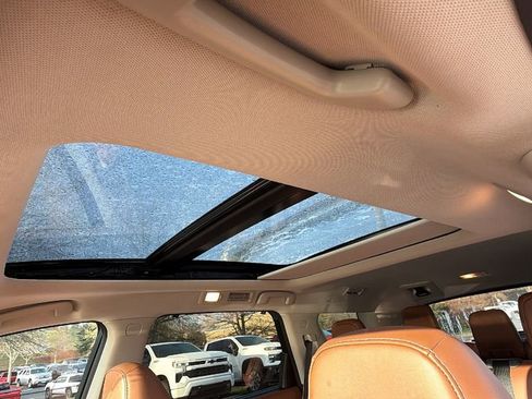 Used 2022 Nissan Pathfinder Platinum image 15