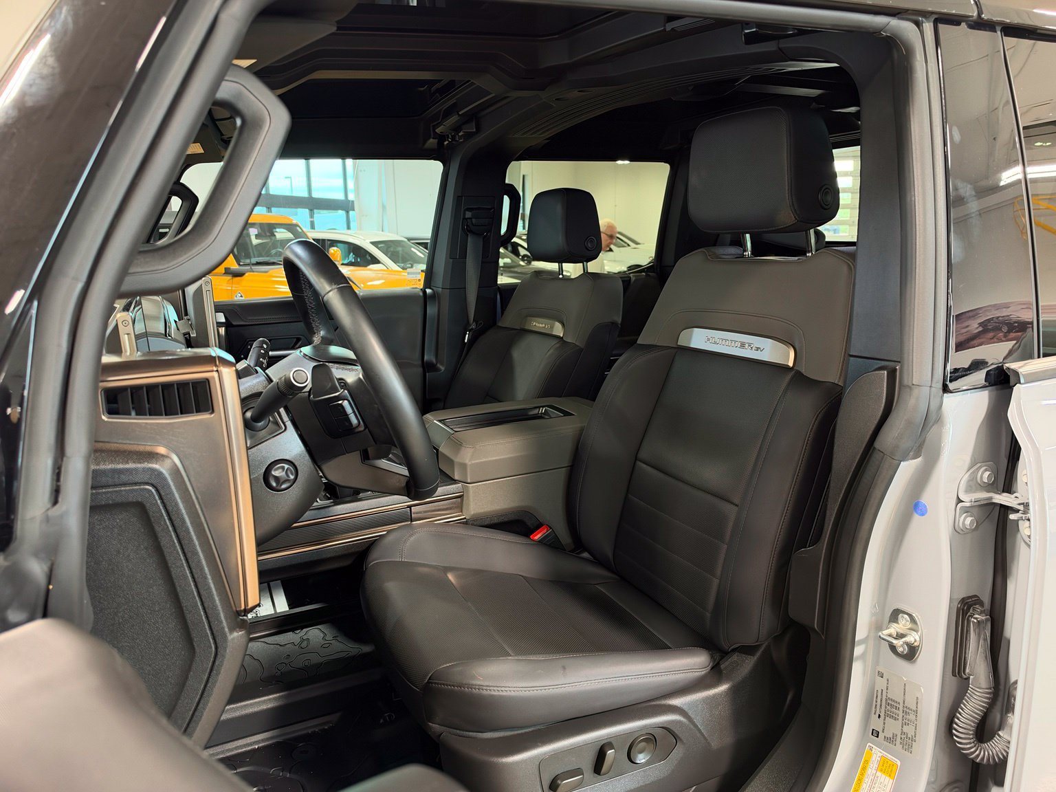Used 2025 GMC Hummer EV 2X w/ LPO, Illumination Package AWD/4WD image 11