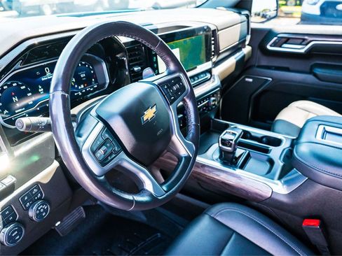 Used 2022 Chevrolet Silverado 1500 LTZ w/ LTZ Premium Package AWD/4WD image 8
