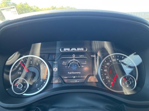 New 2026 RAM 1500 4x4 Crew Cab image 21