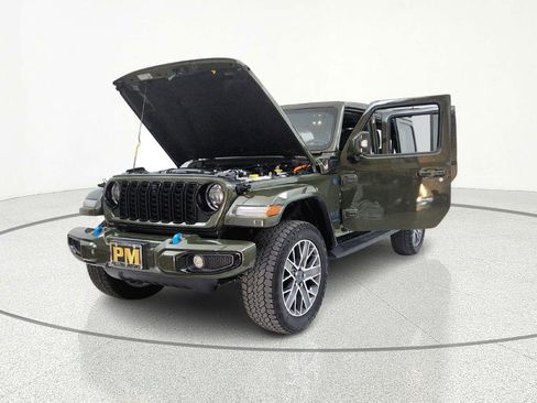 Used 2024 Jeep Wrangler High Altitude AWD/4WD image 13