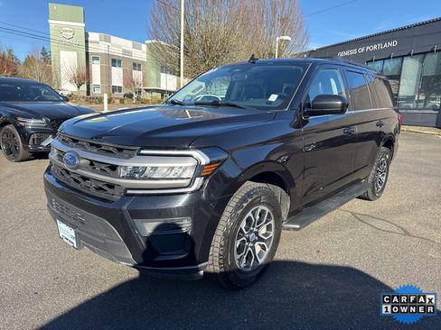 Used 2024 Ford Expedition XLT image 2