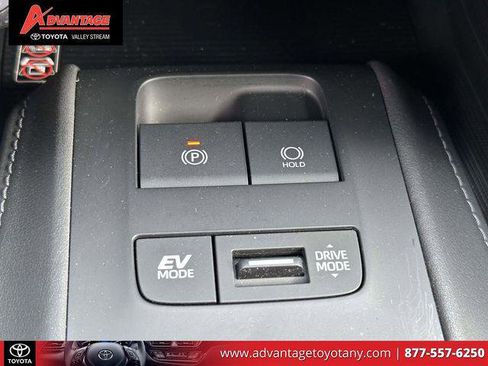 Certified 2023 Toyota Venza XLE AWD/4WD image 36