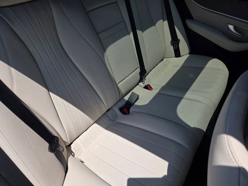 Used 2022 Mercedes-Benz E 350 4MATIC Sedan image 5
