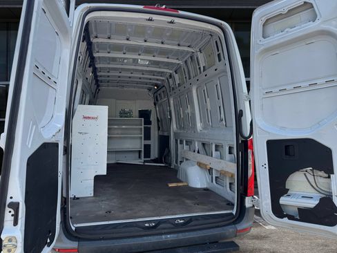 Used 2022 Mercedes-Benz Sprinter 2500 image 10