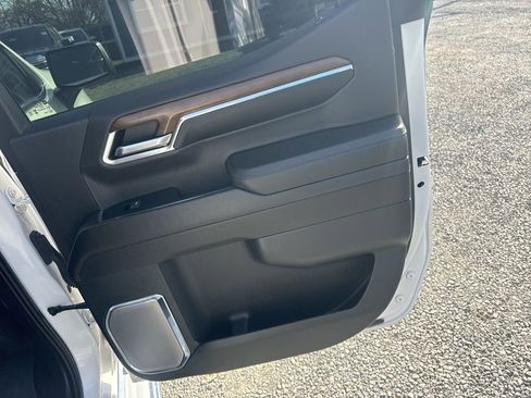 Used 2024 Chevrolet Silverado 1500 High Country w/ High Country Premium Package image 9