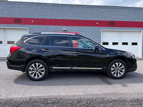 Used 2018 Subaru Outback 3.6R Touring AWD/4WD image 2