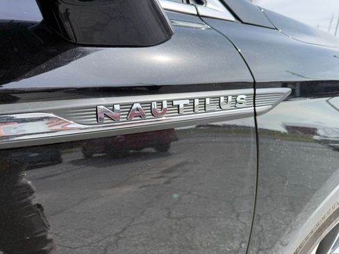 Used 2023 Lincoln Nautilus Reserve w/ Equipment Group 202A image 10