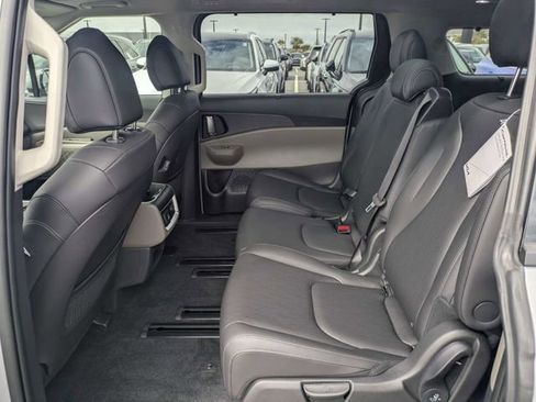 New 2026 Kia Carnival EX FWD image 12