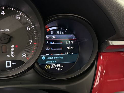 Certified 2024 Porsche Macan image 57