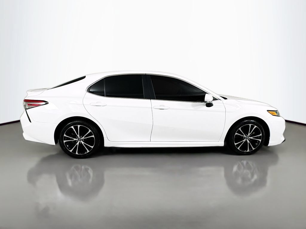 Used 2018 Toyota Camry SE w/ Moonroof Package FWD image 5