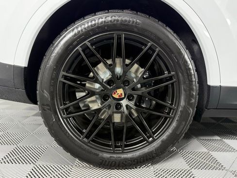 New 2026 Porsche Cayenne Coupe AWD/4WD image 17