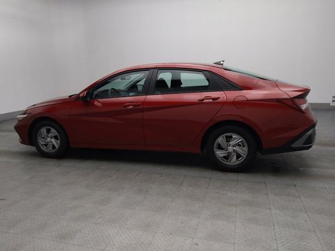 Used 2025 Hyundai Elantra SE image 3