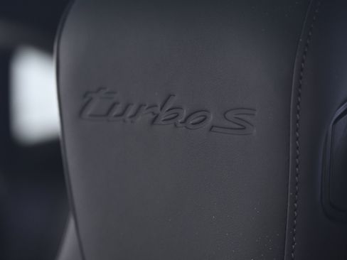 Used 2025 Porsche Taycan Turbo image 32