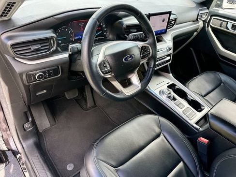 Used 2023 Ford Explorer XLT w/ Equipment Group 202A image 9