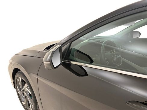 Used 2024 Hyundai Elantra Limited image 10