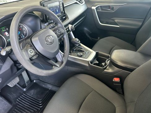 Certified 2021 Toyota RAV4 LE w/ Carpet Mat Package (TMS) AWD/4WD image 9