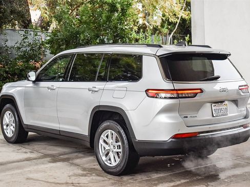 Used 2022 Jeep Grand Cherokee L Laredo w/ Luxury Tech Group I image 4