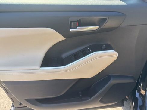 Used 2025 Toyota Highlander XLE AWD/4WD image 27