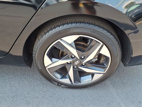 Used 2023 Hyundai Elantra Limited w/ Cargo Package FWD image 10