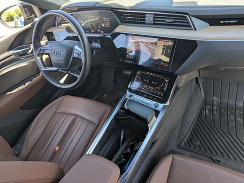 Used 2024 Audi Q8 e-tron Premium Plus AWD/4WD image 31