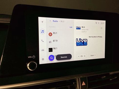 Used 2024 Toyota Prius Prime SE image 12
