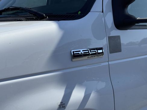 Used 2022 Ford E-350 and Econoline 350 Super Duty image 5
