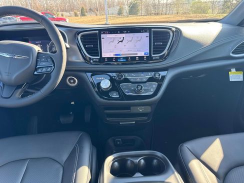 New 2026 Chrysler Pacifica Select w/ S Appearance Package image 19
