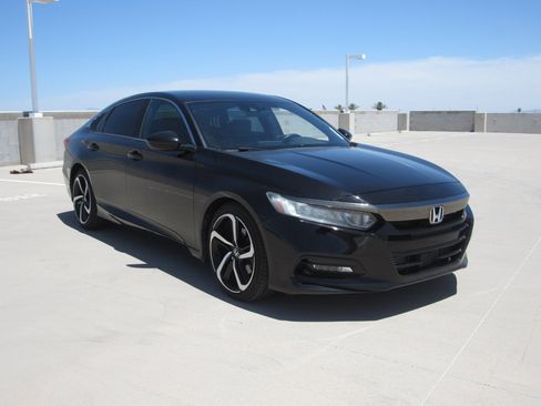 Used 2020 Honda Accord Sport image 2
