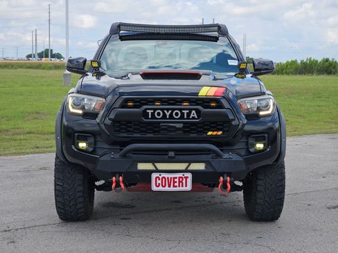 Used 2018 Toyota Tacoma TRD Pro AWD/4WD image 2
