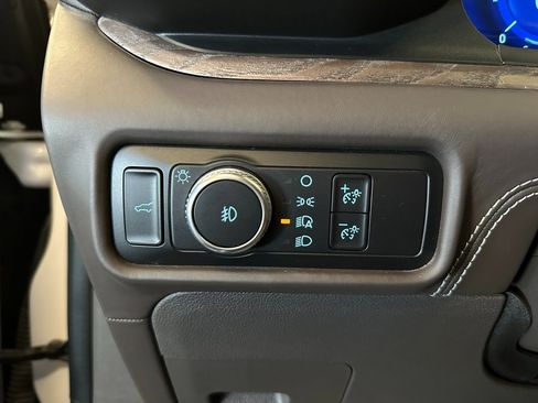 Used 2020 Ford Explorer Platinum w/ Premium Technology Package image 18