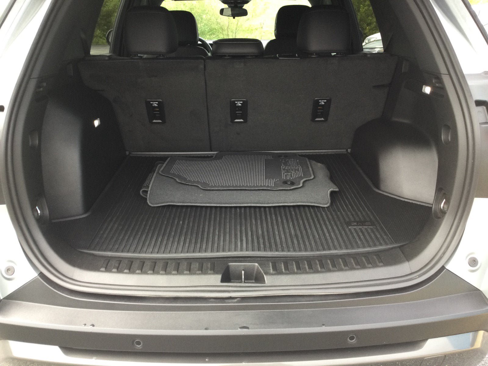Used 2025 GMC Terrain Elevation w/ Elevation Premium Package AWD/4WD image 9