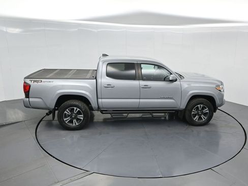 Used 2018 Toyota Tacoma TRD Sport w/ Technology Package image 43