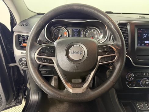 Used 2019 Jeep Cherokee Latitude w/ Popular Appearance Group FWD image 12