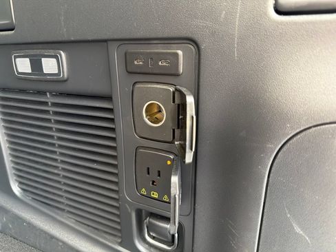 Used 2025 Ford Expedition Active AWD/4WD image 27