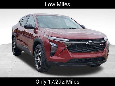 Certified 2024 Chevrolet Trax RS w/ Driver Confidence Package FWD image 2