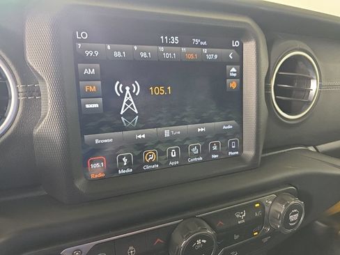 Used 2019 Jeep Wrangler Unlimited Sahara w/ Uconnect 4C Nav & Sound Group AWD/4WD image 13