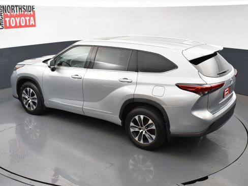 Used 2022 Toyota Highlander XLE image 23