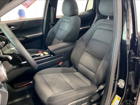 Used 2025 Chevrolet Equinox LT AWD/4WD image 3