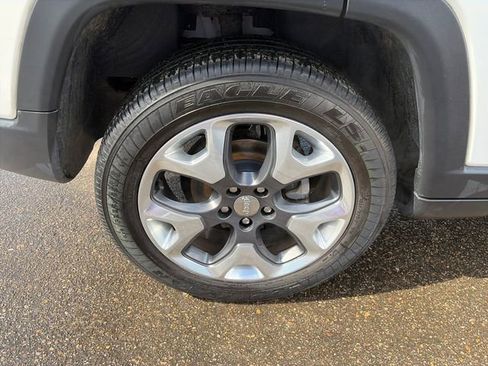 Used 2018 Jeep Compass Limited w/ Navigation Group AWD/4WD image 17