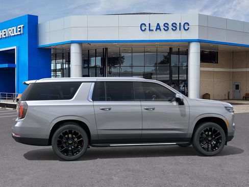 New 2026 Chevrolet Suburban LS image 5